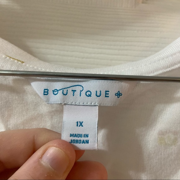 Boutique + White Camera Print Short Sleeve Tee 1X - Picture 2 of 11